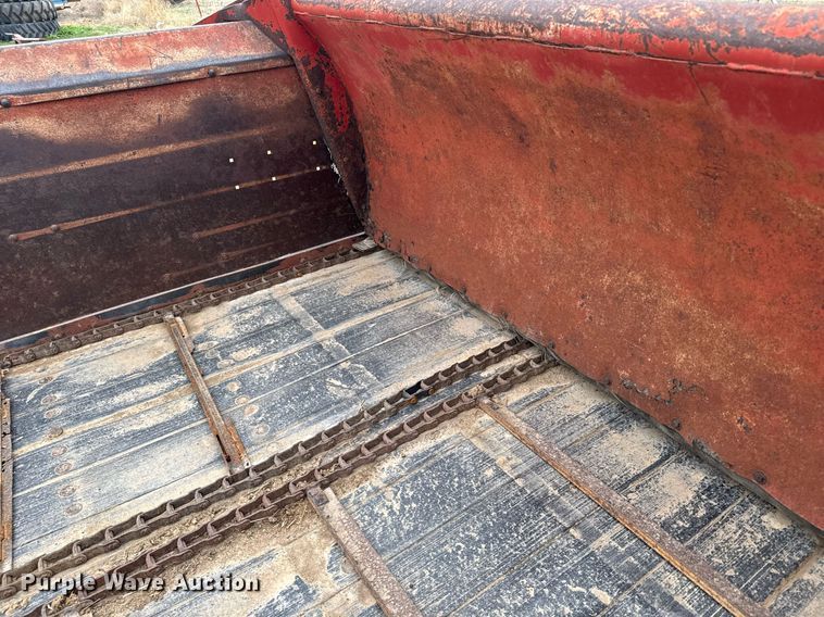 image for item EG6297 New Holland 195 manure spreader