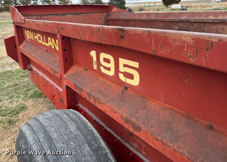image for item EG6297 New Holland 195 manure spreader