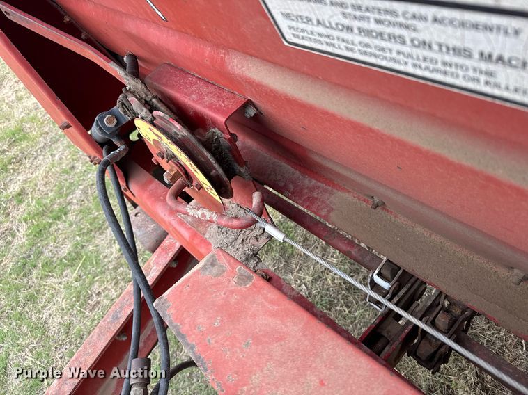 image for item EG6297 New Holland 195 manure spreader