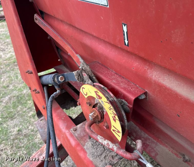 image for item EG6297 New Holland 195 manure spreader