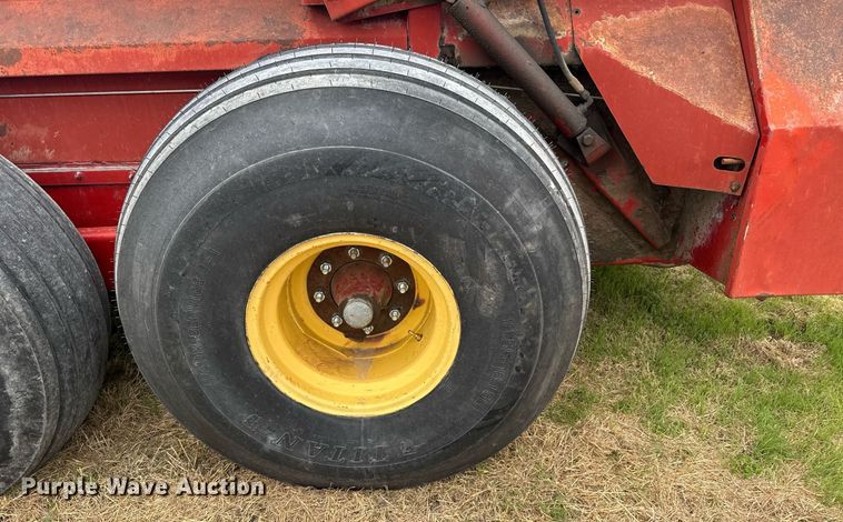 image for item EG6297 New Holland 195 manure spreader