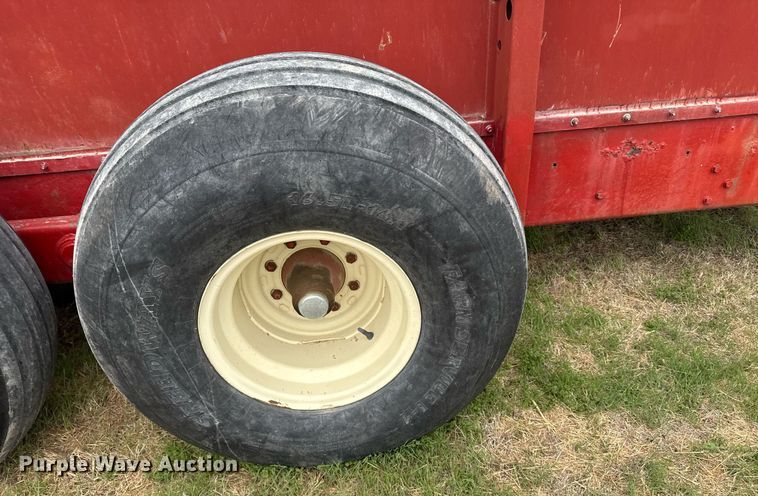 image for item EG6297 New Holland 195 manure spreader