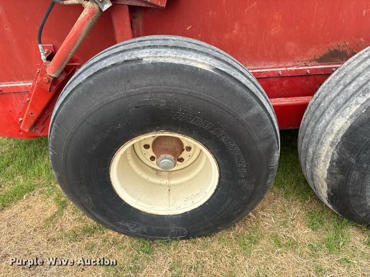 image for item EG6297 New Holland 195 manure spreader