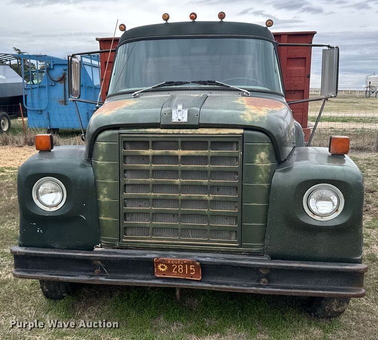 image for item EG6301 1978 International LoadStar 1600 grain truck