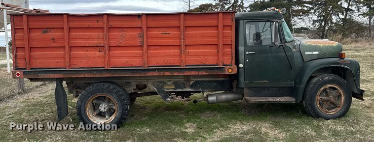 image for item EG6301 1978 International LoadStar 1600 grain truck