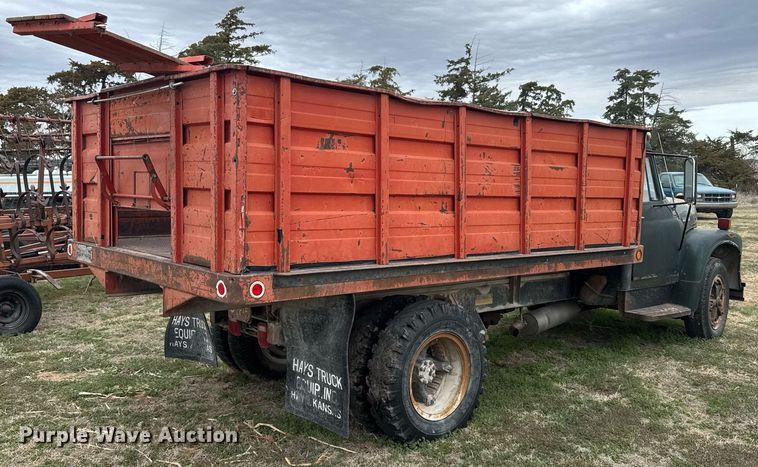 image for item EG6301 1978 International LoadStar 1600 grain truck
