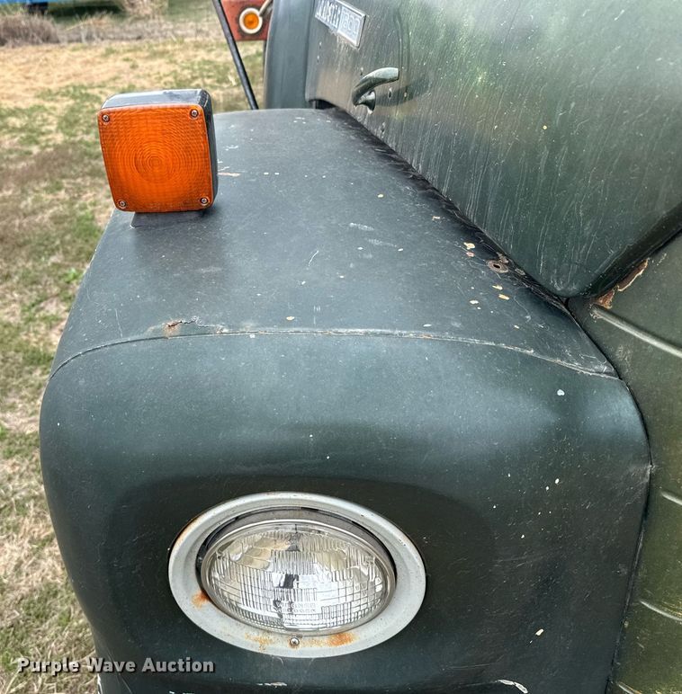 image for item EG6301 1978 International LoadStar 1600 grain truck