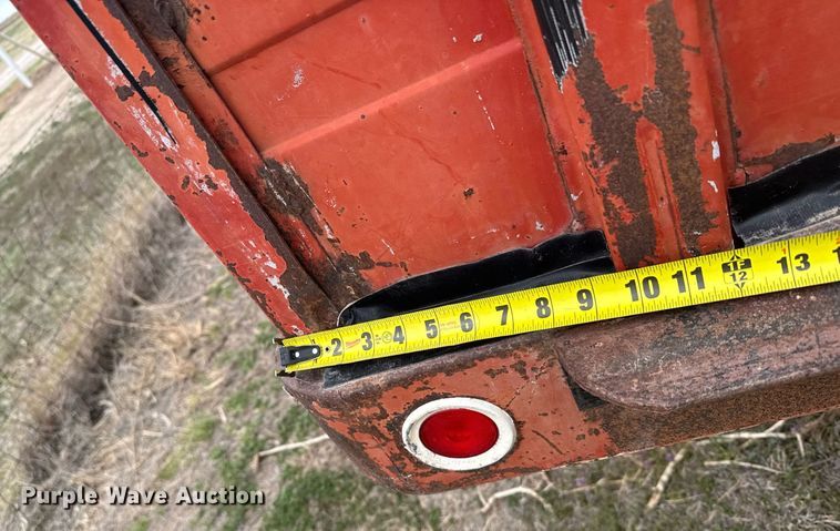 image for item EG6301 1978 International LoadStar 1600 grain truck