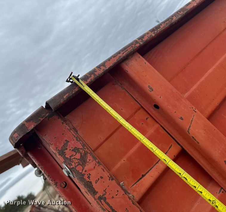 image for item EG6301 1978 International LoadStar 1600 grain truck