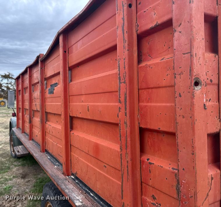 image for item EG6301 1978 International LoadStar 1600 grain truck