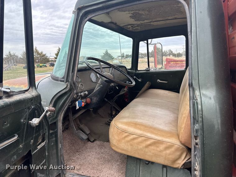 image for item EG6301 1978 International LoadStar 1600 grain truck