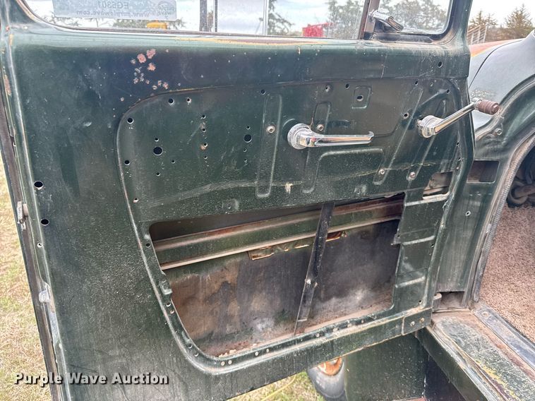 image for item EG6301 1978 International LoadStar 1600 grain truck