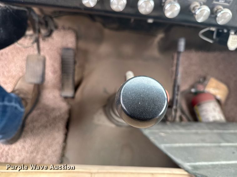 image for item EG6301 1978 International LoadStar 1600 grain truck