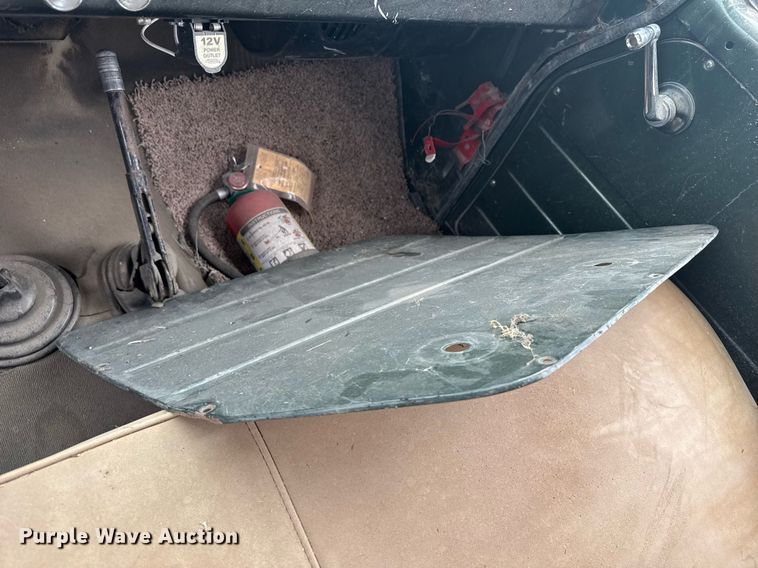 image for item EG6301 1978 International LoadStar 1600 grain truck