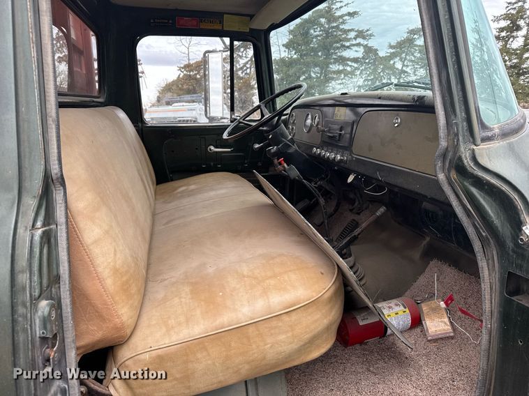 image for item EG6301 1978 International LoadStar 1600 grain truck