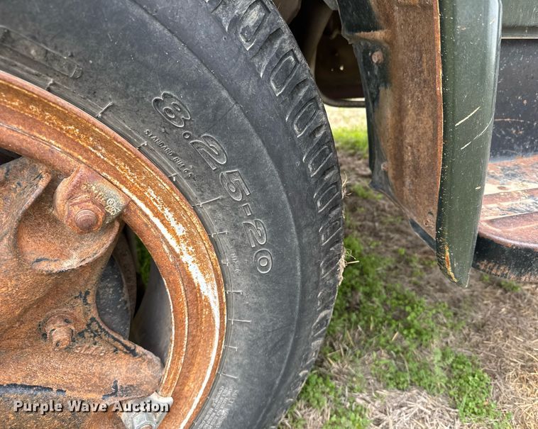 image for item EG6301 1978 International LoadStar 1600 grain truck