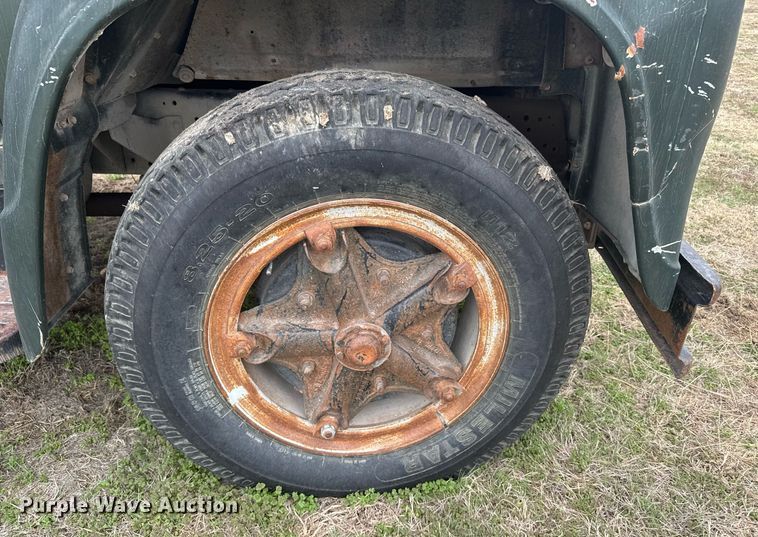 image for item EG6301 1978 International LoadStar 1600 grain truck