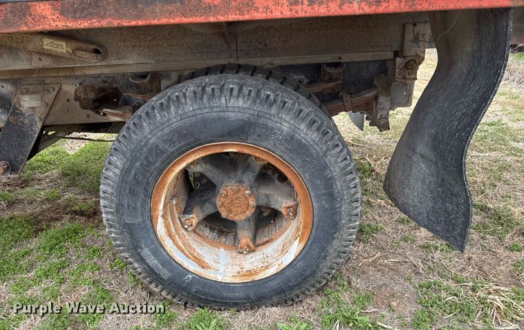 image for item EG6301 1978 International LoadStar 1600 grain truck