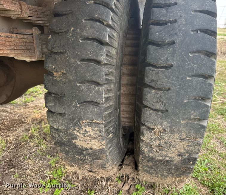 image for item EG6301 1978 International LoadStar 1600 grain truck