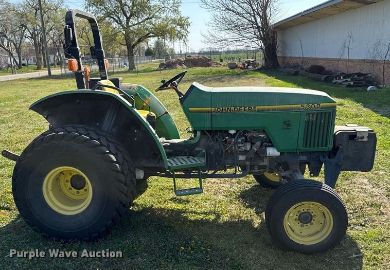 image for item EG6329 1992 John Deere 5300 tractor