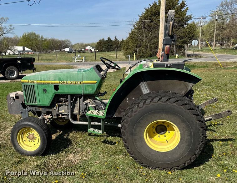 image for item EG6329 1992 John Deere 5300 tractor