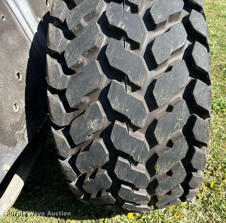 image for item EG6329 1992 John Deere 5300 tractor