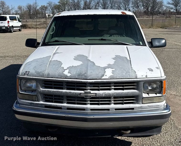 image for item EG6372 1999 Chevrolet Suburban SUV