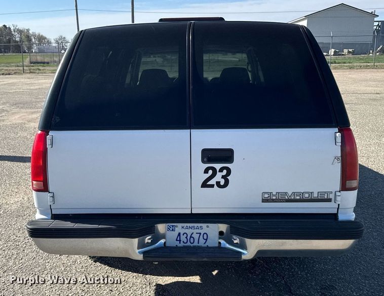 image for item EG6372 1999 Chevrolet Suburban SUV