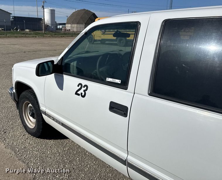 image for item EG6372 1999 Chevrolet Suburban SUV