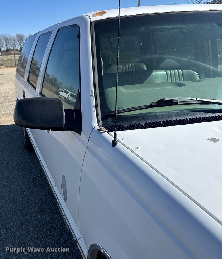 image for item EG6372 1999 Chevrolet Suburban SUV