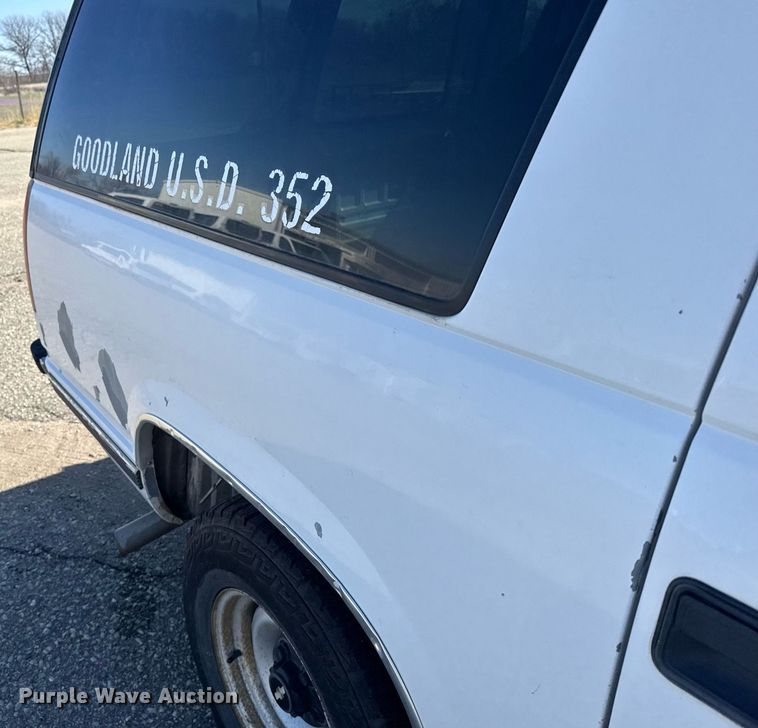 image for item EG6372 1999 Chevrolet Suburban SUV