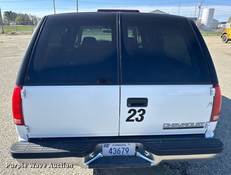 image for item EG6372 1999 Chevrolet Suburban SUV