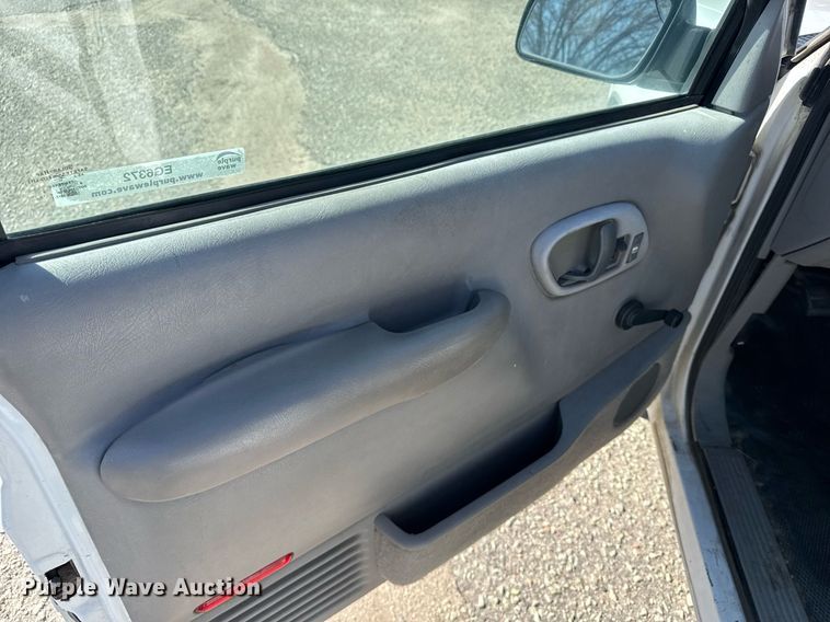 image for item EG6372 1999 Chevrolet Suburban SUV