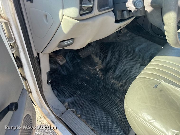 image for item EG6372 1999 Chevrolet Suburban SUV