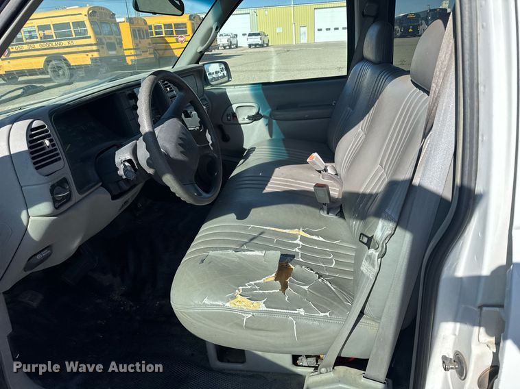 image for item EG6372 1999 Chevrolet Suburban SUV