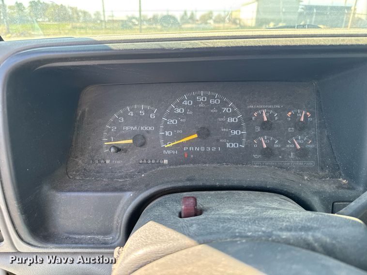 image for item EG6372 1999 Chevrolet Suburban SUV