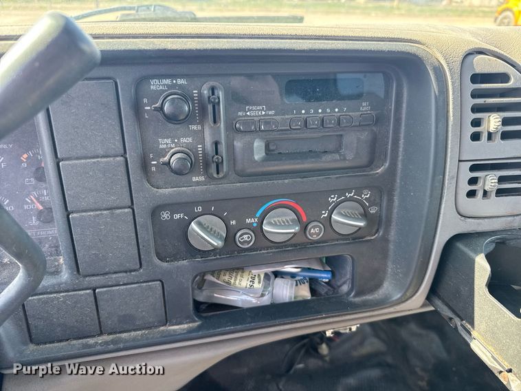 image for item EG6372 1999 Chevrolet Suburban SUV