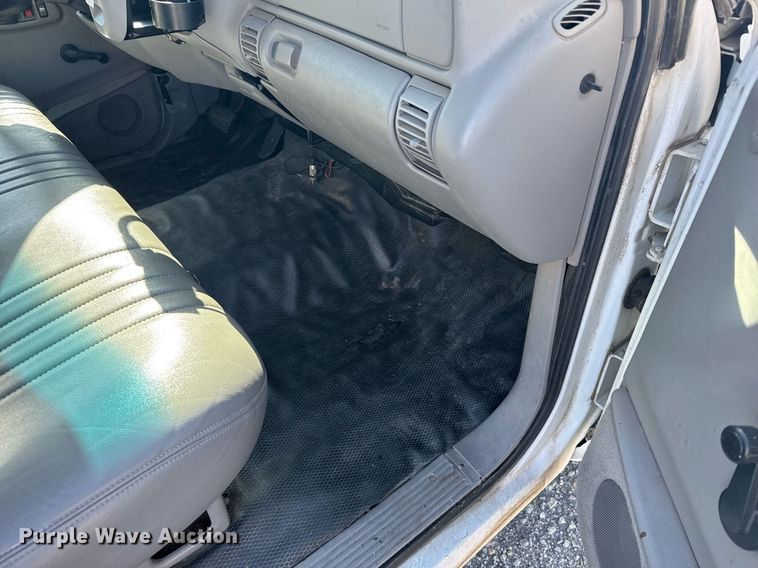 image for item EG6372 1999 Chevrolet Suburban SUV