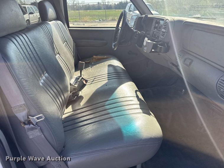 image for item EG6372 1999 Chevrolet Suburban SUV