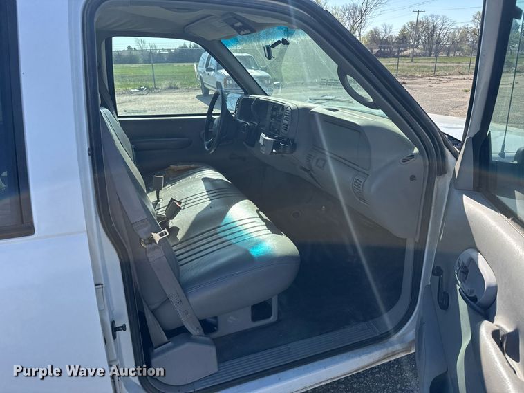 image for item EG6372 1999 Chevrolet Suburban SUV