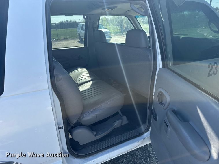 image for item EG6372 1999 Chevrolet Suburban SUV