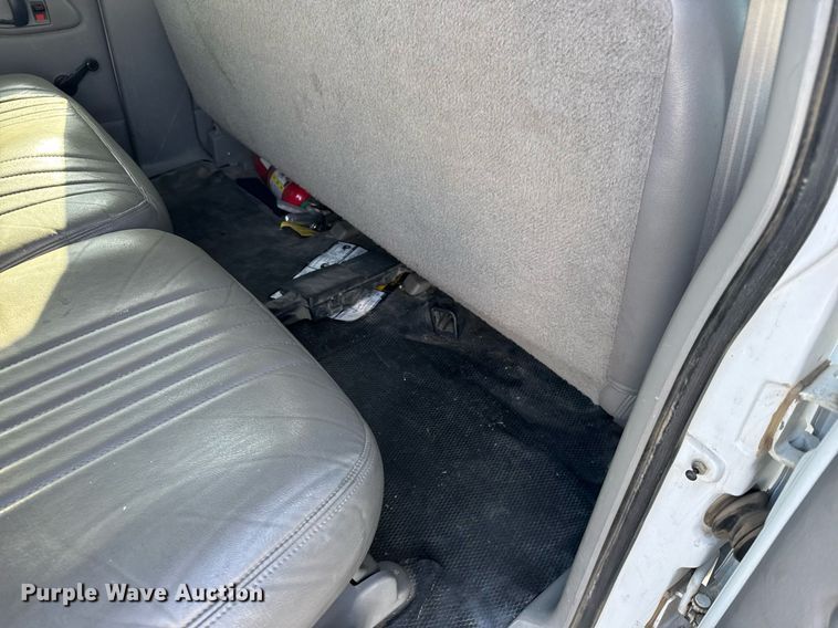 image for item EG6372 1999 Chevrolet Suburban SUV