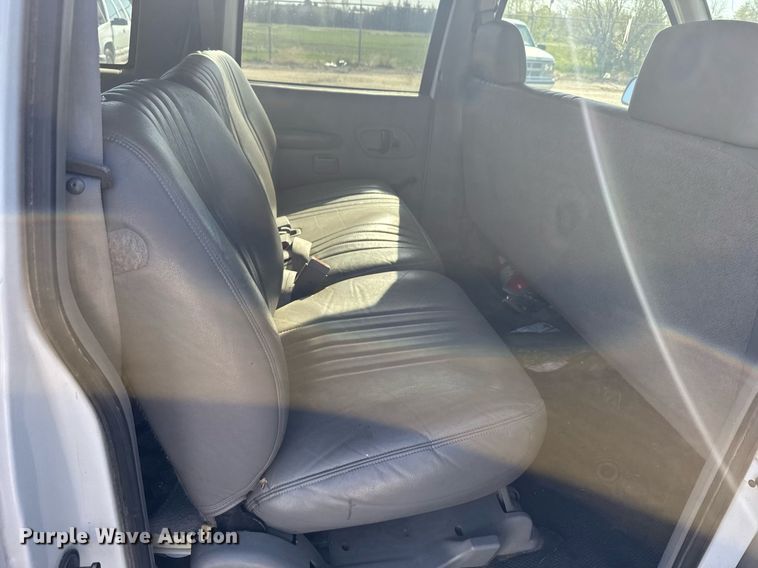 image for item EG6372 1999 Chevrolet Suburban SUV