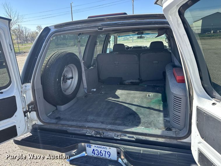image for item EG6372 1999 Chevrolet Suburban SUV