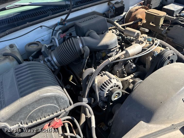 image for item EG6372 1999 Chevrolet Suburban SUV