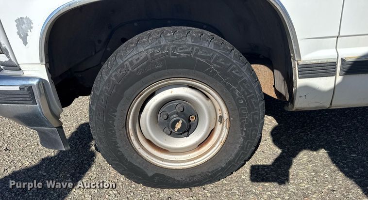 image for item EG6372 1999 Chevrolet Suburban SUV