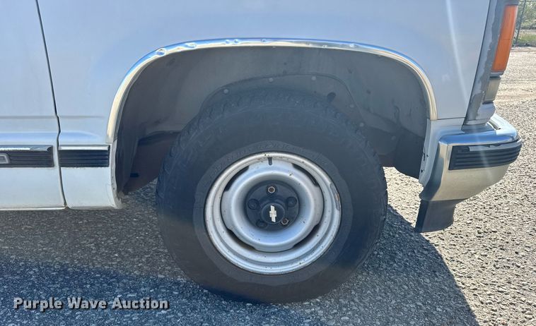 image for item EG6372 1999 Chevrolet Suburban SUV