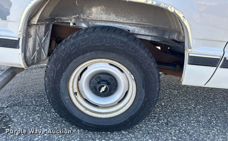 image for item EG6372 1999 Chevrolet Suburban SUV