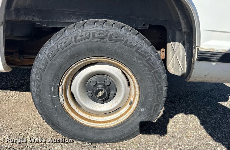 image for item EG6372 1999 Chevrolet Suburban SUV