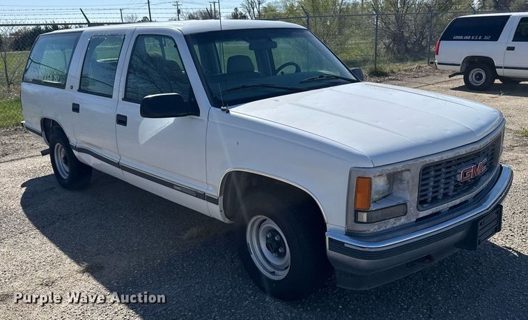 image for item EG6373 1999 GMC Suburban SUV